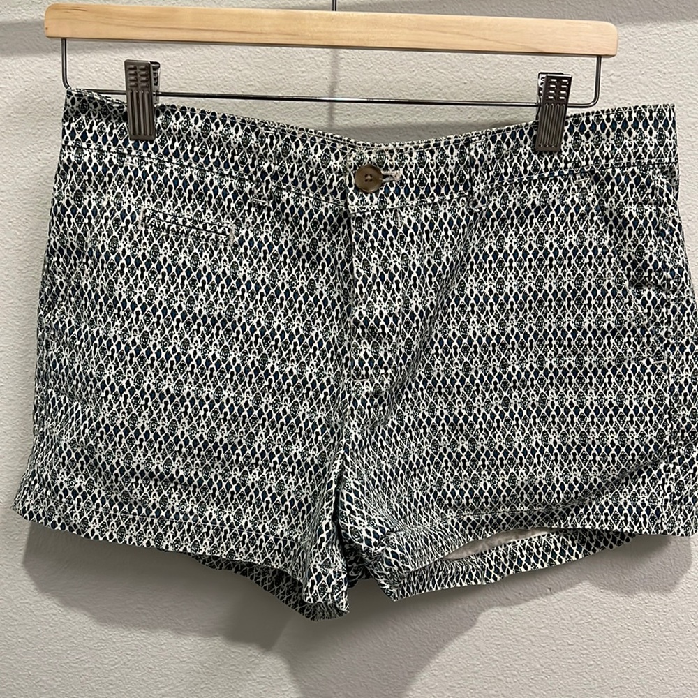 GAP, short, 4 regular, patterned white, greens, blues